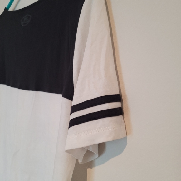 Under Armour Tee - Picture 8 of 14